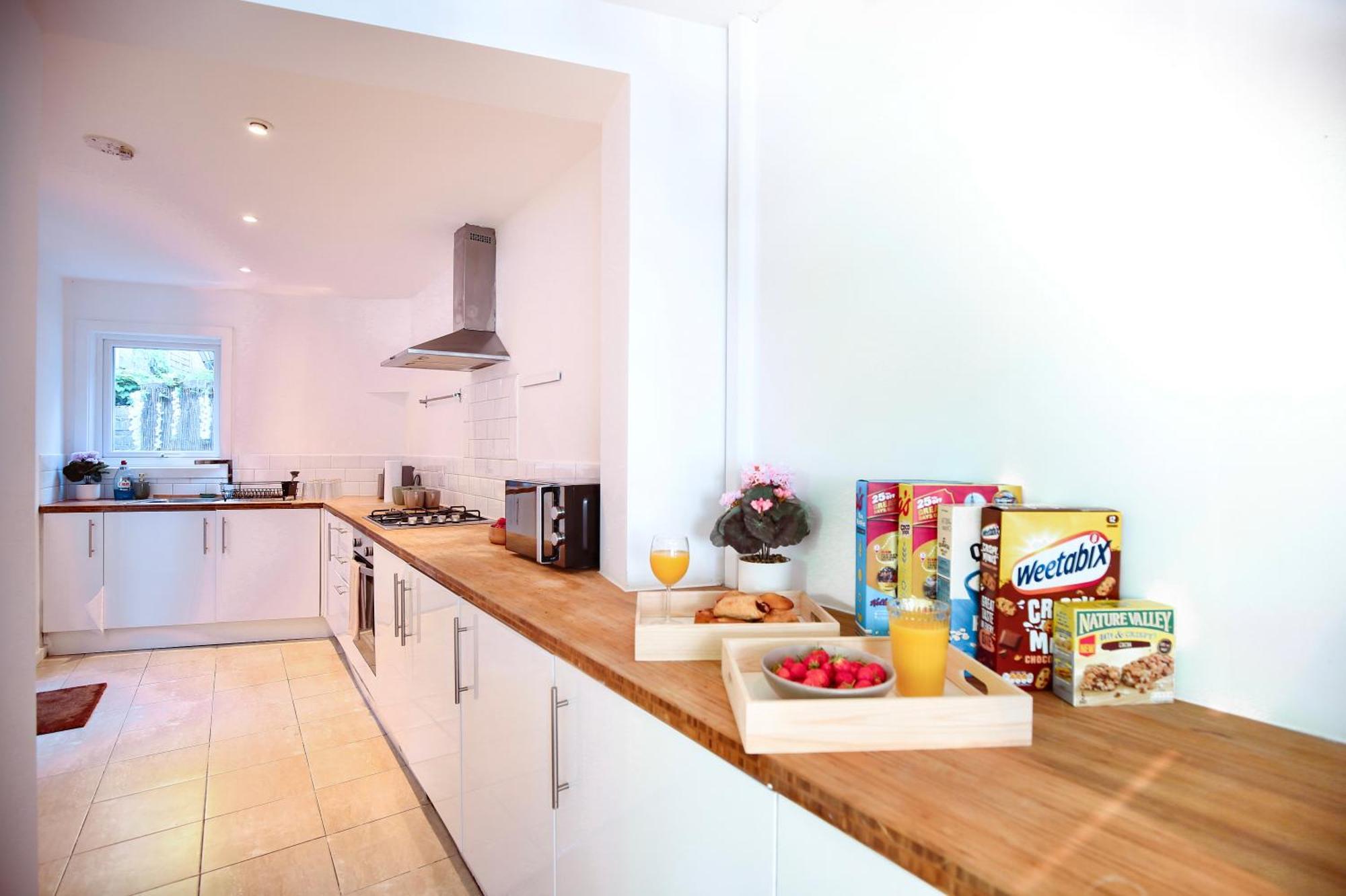 Three Bedroom House By Peacegrove Homes Short Lets & Serviced Accommodation Brighton With Free Wifi & Pet Friendly Екстер'єр фото